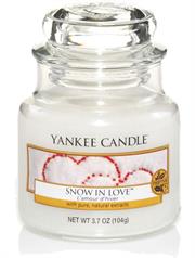 Yankee Candle Snow In Love Small Jar Retail Box No warranty